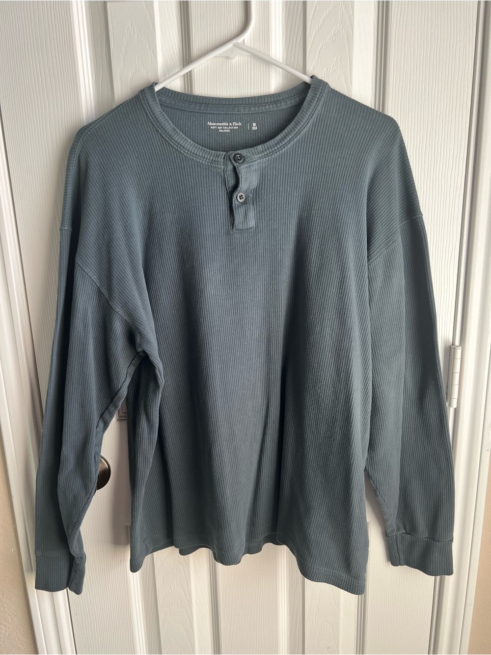 Abercrombie & Fitch Men's Dusty Blue Long-Sleeve Henley